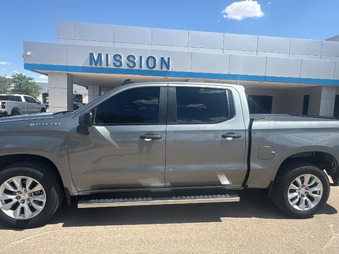 Used 2021 Chevrolet Silverado 1500 Custom w/ Safety Confidence Package image 2