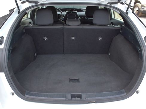 Used 2021 Toyota Prius LE AWD/4WD image 29