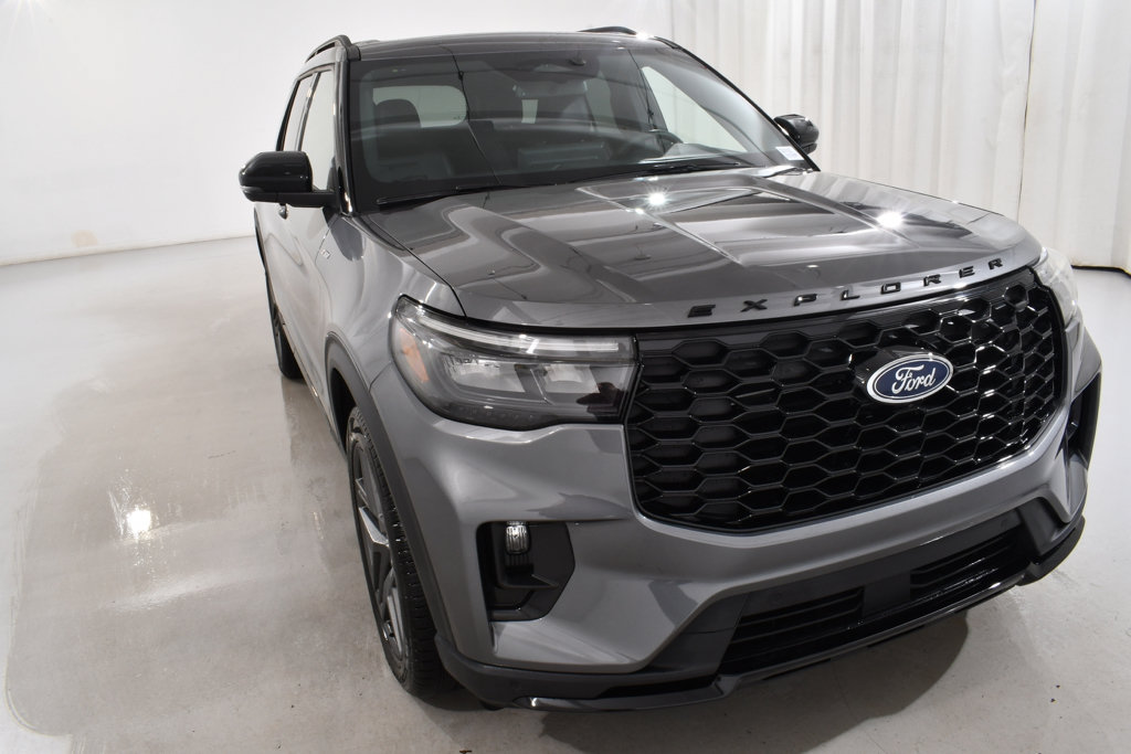 Used 2026 Ford Explorer ST-Line w/ ST-Line Street Pack AWD/4WD image 4