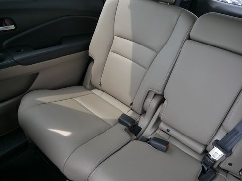 Used 2017 Honda Pilot Touring image 12