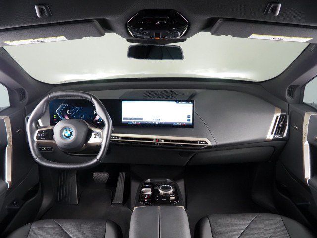Used 2024 BMW iX xDrive50 w/ Sport Package AWD/4WD image 3