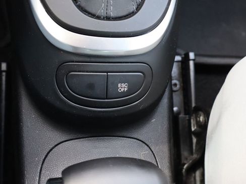 Used 2014 FIAT 500L Easy w/ Popular Equipment Group FWD image 11