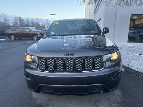 Used 2018 Jeep Grand Cherokee Altitude image 9