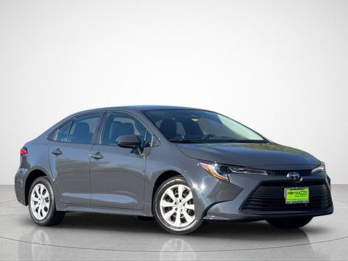 Used 2025 Toyota Corolla LE image 2