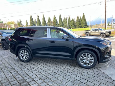 New 2026 Toyota Grand Highlander AWD image 6
