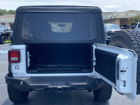Used 2018 Jeep Wrangler Unlimited Sport AWD/4WD image 5