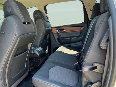 Used 2017 Chevrolet Traverse LT w/ Style and Technology Package FWD image 13