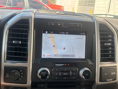 Used 2018 Ford F150 Lariat w/ Equipment Group 502A Luxury AWD/4WD image 13