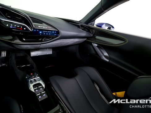Used 2022 Ferrari SF90 Spider image 15