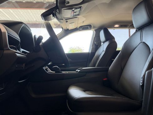 Used 2025 Toyota Grand Highlander XLE image 28