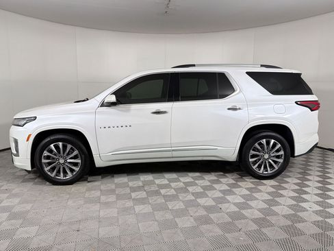 Used 2022 Chevrolet Traverse Premier FWD image 2