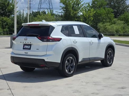 Used 2024 Nissan Rogue SV w/ SV Premium Package FWD image 5