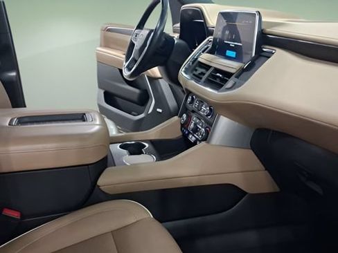 Used 2023 Chevrolet Suburban Premier AWD/4WD image 16