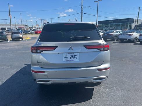 Used 2024 Mitsubishi Outlander image 4