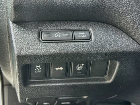 Used 2014 Nissan Altima 2.5 SV w/ Convenience Package FWD image 11