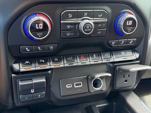 Used 2021 Chevrolet Silverado 1500 High Country w/ Technology Package AWD/4WD image 26