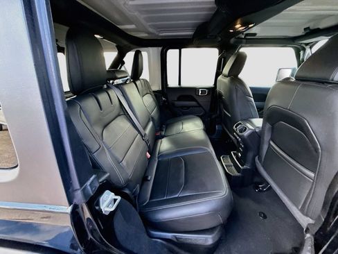 Used 2023 Jeep Wrangler Unlimited Sahara AWD/4WD image 32