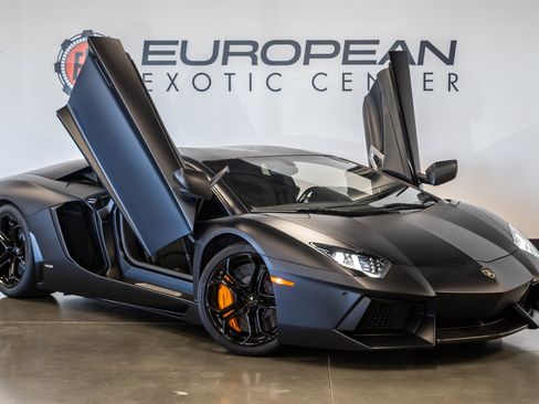 Used 2012 Lamborghini Aventador LP 700-4 AWD/4WD image 2