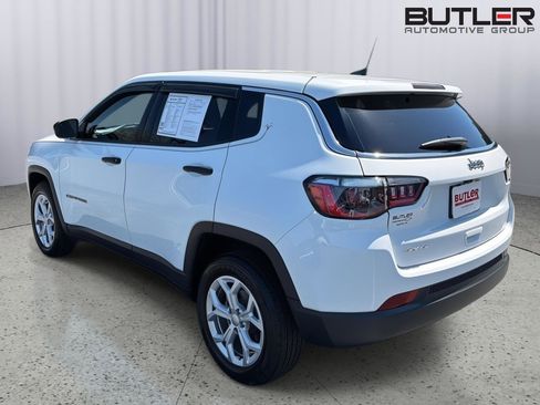Used 2024 Jeep Compass Sport AWD/4WD image 4