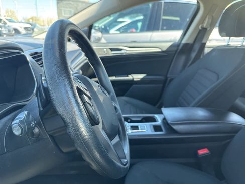 Used 2020 Ford Fusion SE image 32