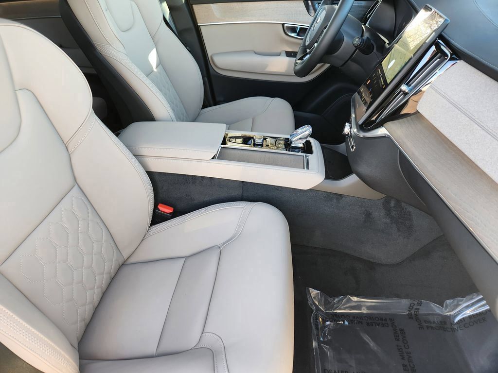 New 2026 Volvo XC90 T8 Plus w/ Protection Package Premier AWD/4WD image 5