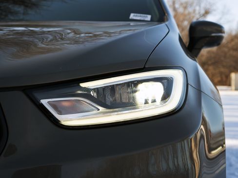 Used 2023 Chrysler Pacifica Touring-L w/ S Appearance Package image 11