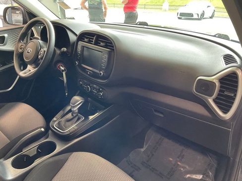 Used 2020 Kia Soul LX image 17