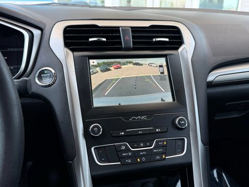 Used 2019 Ford Fusion SE FWD image 30