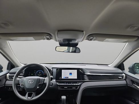 Used 2025 Toyota Camry LE FWD image 39