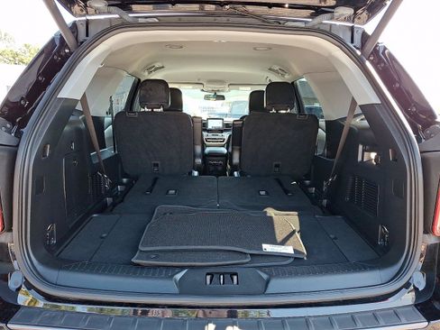 Used 2023 Ford Explorer XLT w/ Equipment Group 202A AWD/4WD image 30