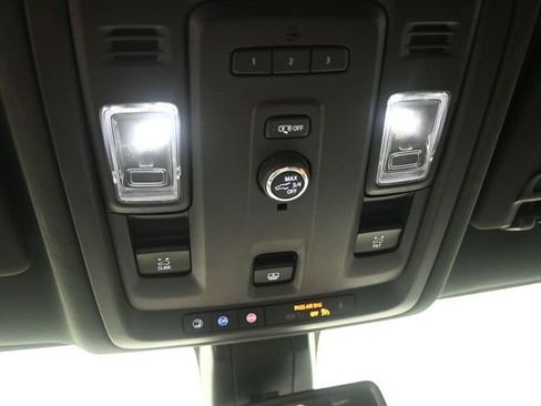 Used 2021 Chevrolet Suburban Z71 AWD/4WD image 14