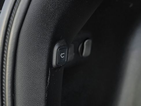 Used 2020 Jeep Cherokee Limited image 66