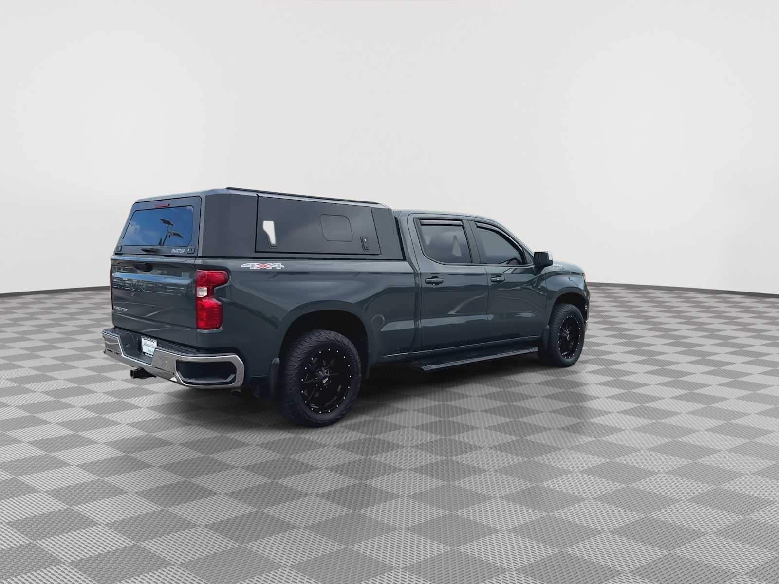 Used 2025 Chevrolet Silverado 1500 LT AWD/4WD image 8