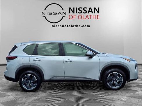 Certified 2025 Nissan Rogue SV FWD image 29
