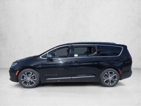 New 2026 Chrysler Pacifica Pinnacle image 5