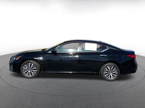 Used 2025 Nissan Altima 2.5 SV image 8