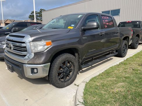 Used 2016 Toyota Tundra SR5 w/ SR5 Upgrade Package image 1