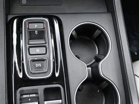 Used 2025 Honda Pilot Touring image 19