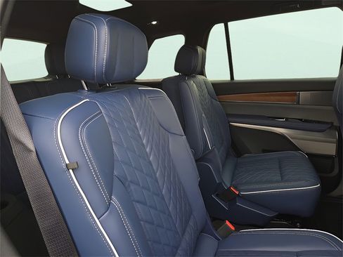 New 2026 Cadillac Vistiq Premium Luxury w/ LPO, Floor Liner Package image 15