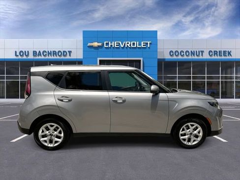 Used 2024 Kia Soul LX w/ Option Group 015 FWD image 9