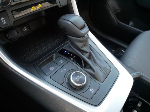 Certified 2025 Toyota RAV4 XLE image 24