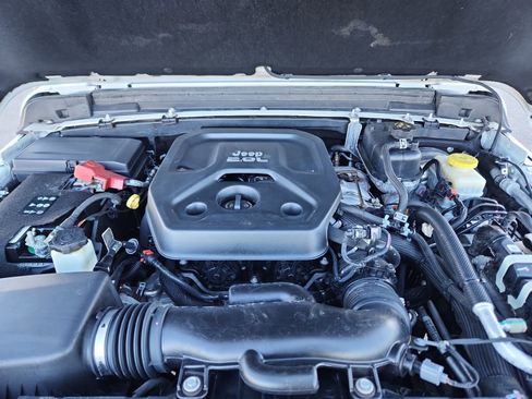 Used 2020 Jeep Wrangler Unlimited Sahara image 22