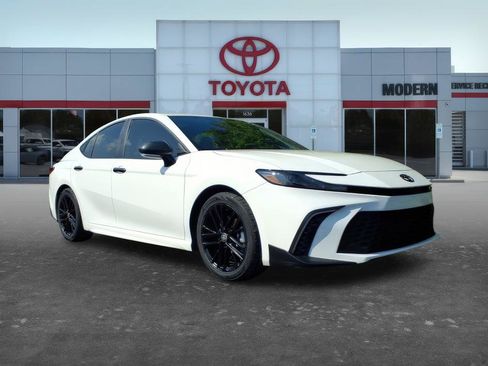 Used 2026 Toyota Camry SE FWD image 8