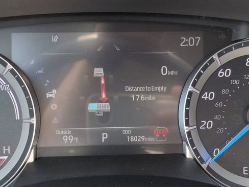Certified 2024 Toyota Highlander XLE FWD image 27