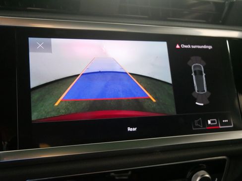 Used 2024 Audi Q3 2.0T Premium image 33