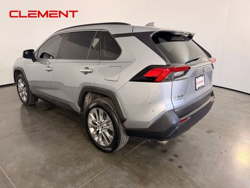 Used 2020 Toyota RAV4 XLE Premium FWD image 9