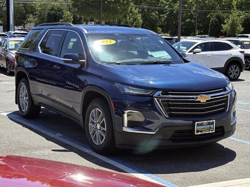 Used 2023 Chevrolet Traverse LT AWD/4WD image 5