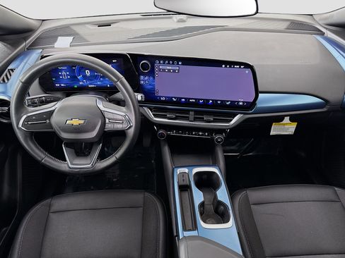 Used 2024 Chevrolet Equinox EV LT image 24