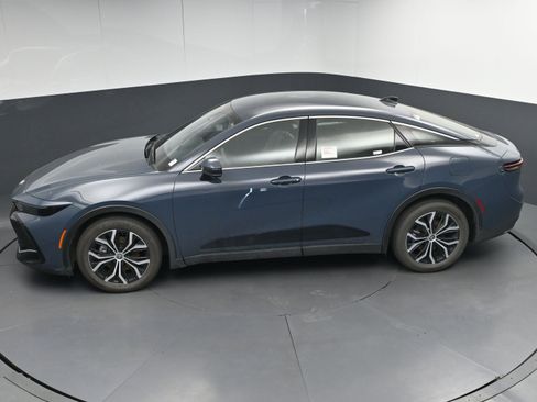 Certified 2025 Toyota Crown XLE image 38