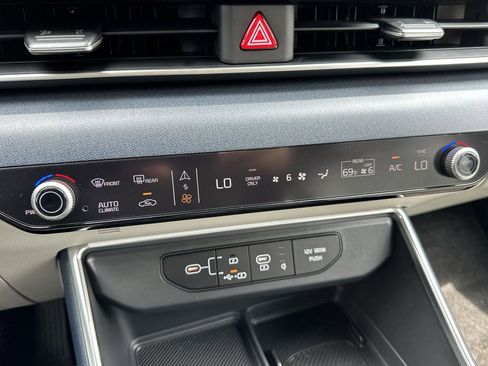 New 2026 Kia Carnival EX image 19